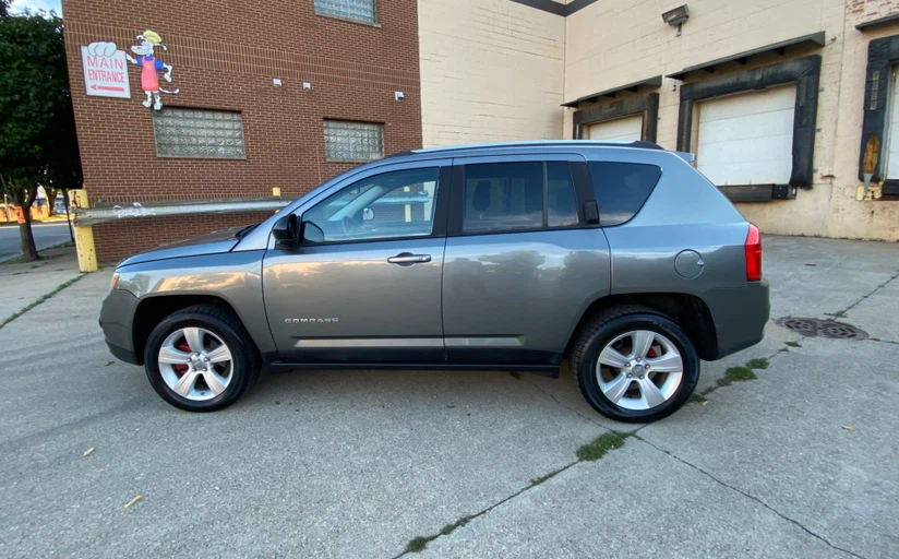 2011 JEEP COMPASS $4500 - photo 2