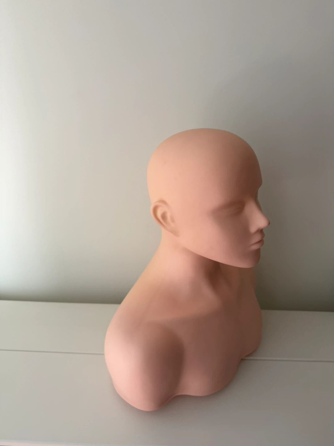 Mannequin head and shoulder display - photo 2