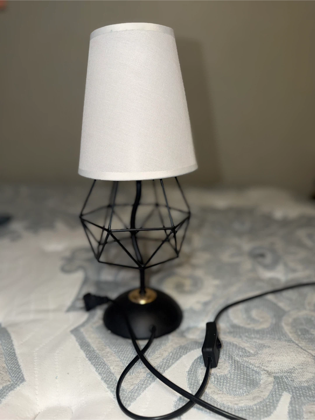 Black Geometric Wire Table Lamp with Shade