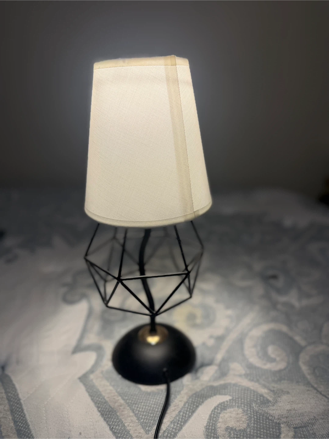 Black Geometric Wire Table Lamp with Shade - photo 2