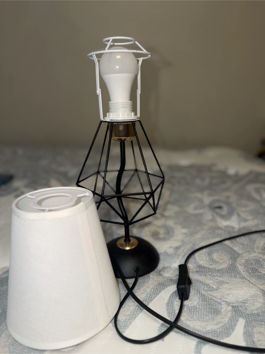 Black Geometric Wire Table Lamp with Shade - photo 3