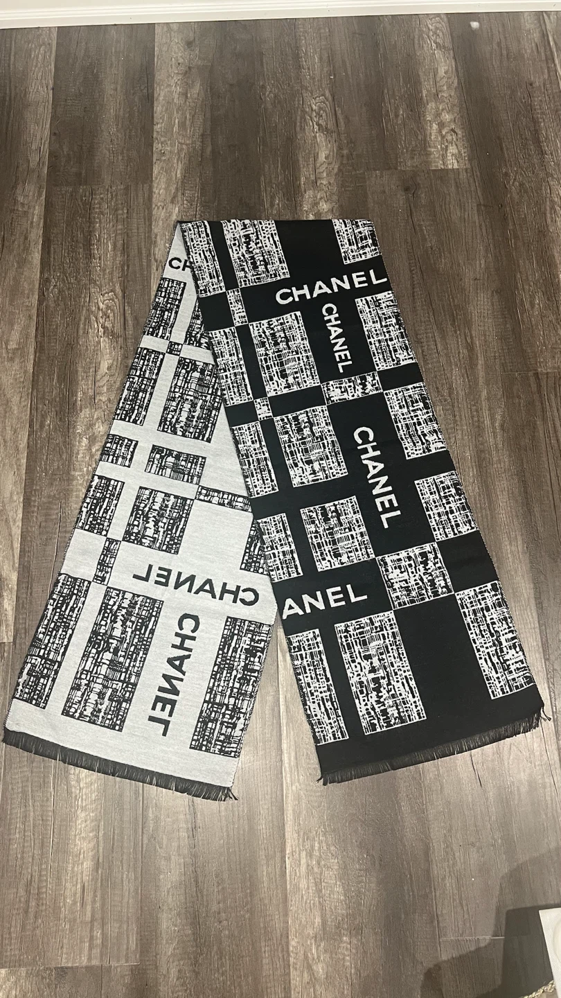 Chanel Black and White Scarf - photo 2
