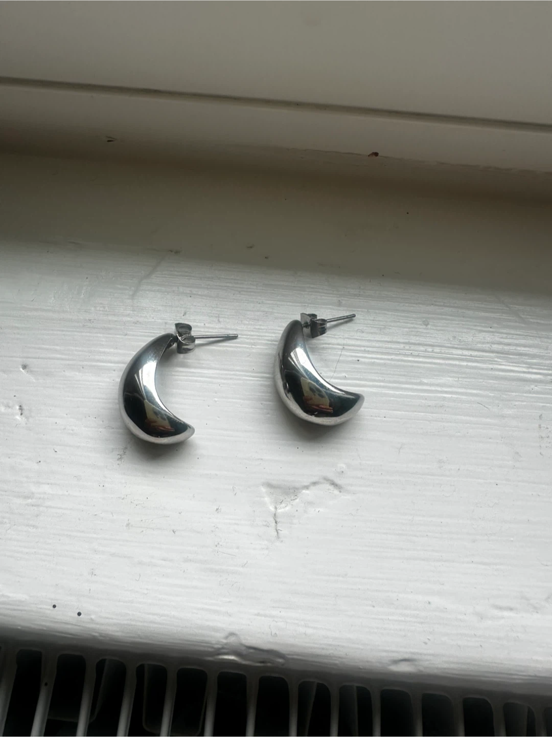 Sterling Silver dome huggie earrings - photo 4