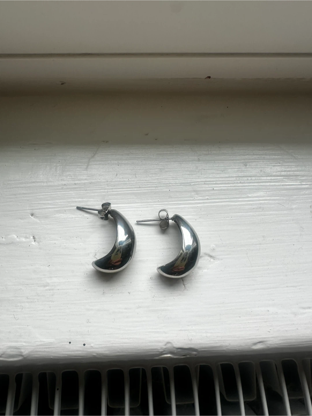 Sterling Silver dome huggie earrings - photo 3