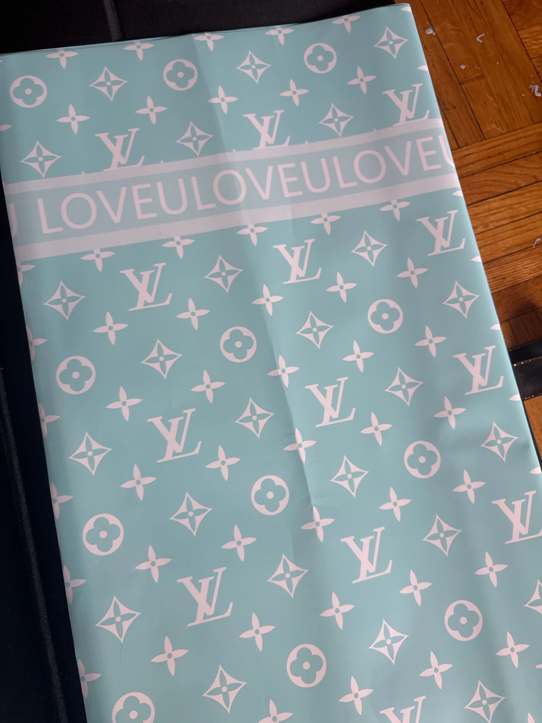 Louis Vuitton branded gift box and wrapping paper - photo 2