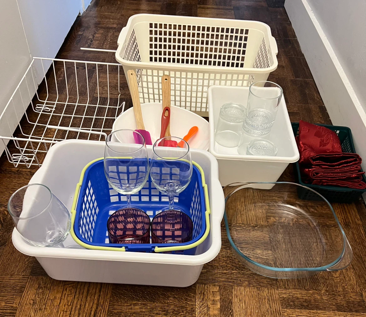 Kitchenware bundle including baskets, glass and tools