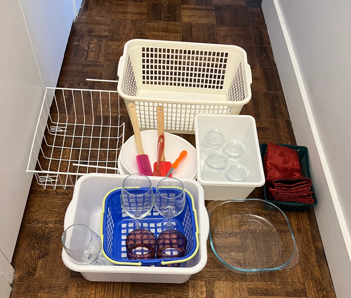 Kitchenware bundle including baskets, glass and tools - photo 2