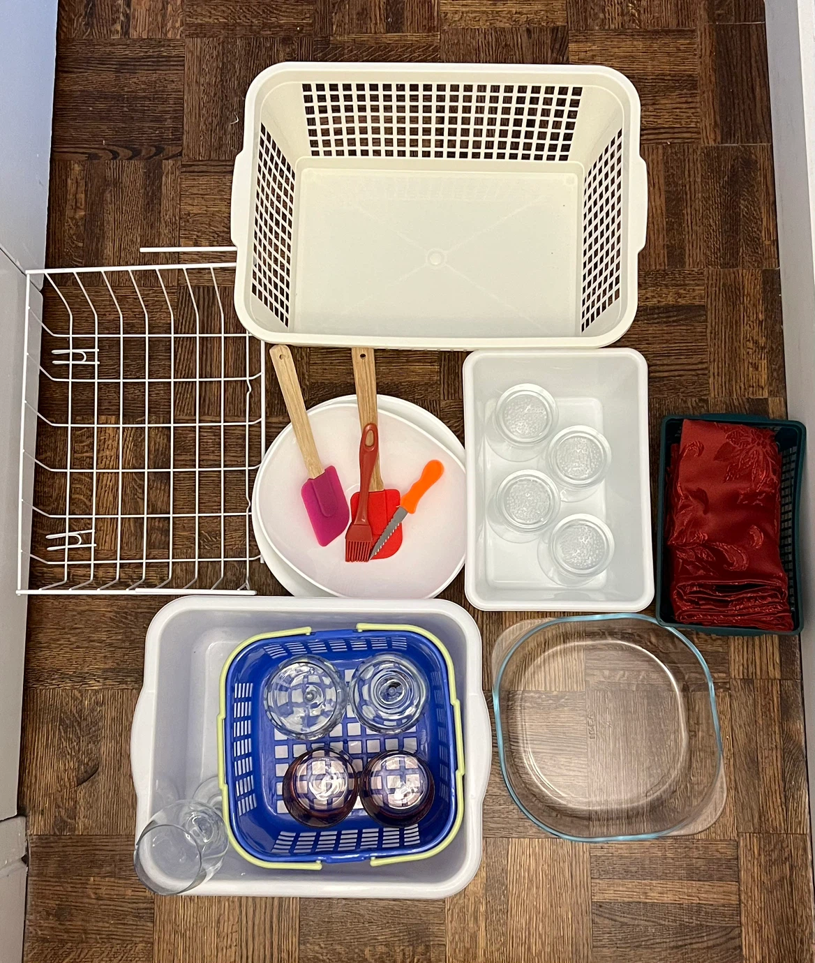 Kitchenware bundle including baskets, glass and tools - photo 3
