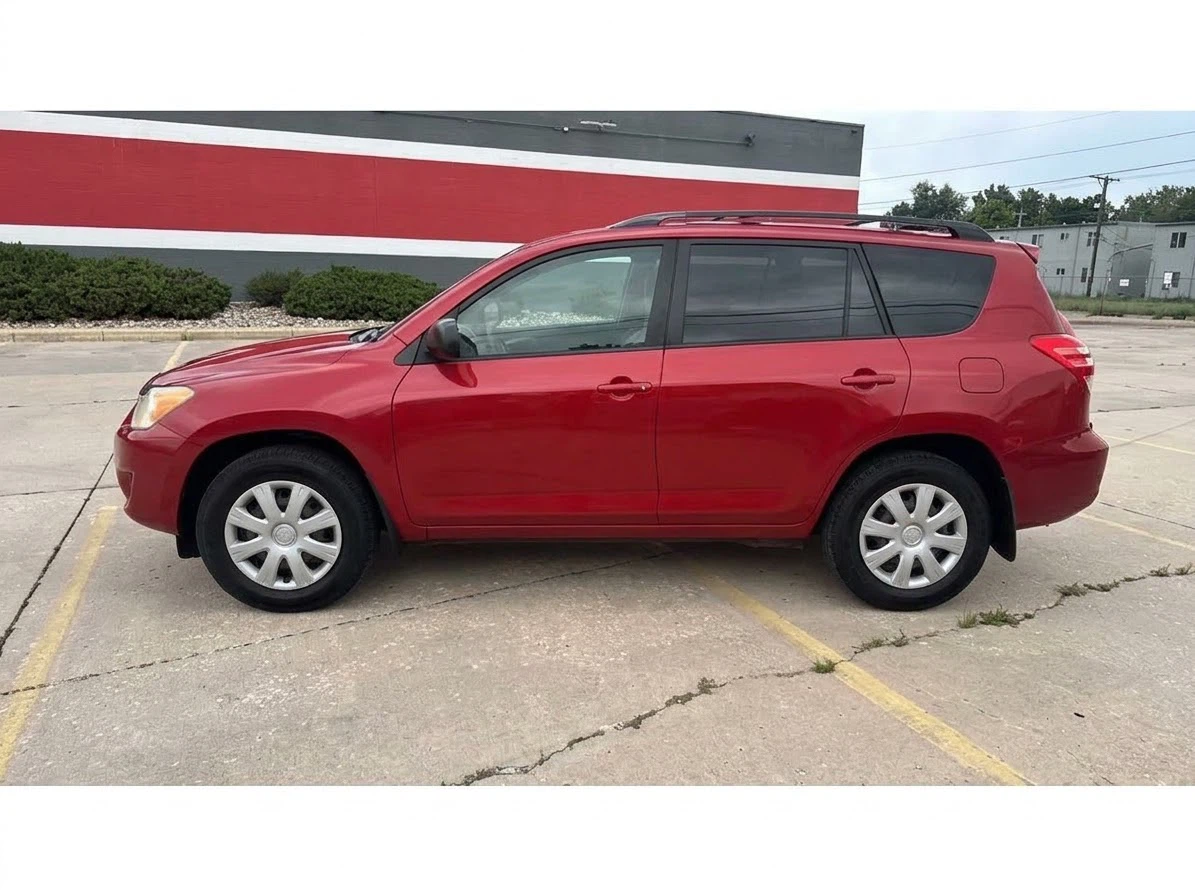 Red Toyota RAV4 SUV - photo 4