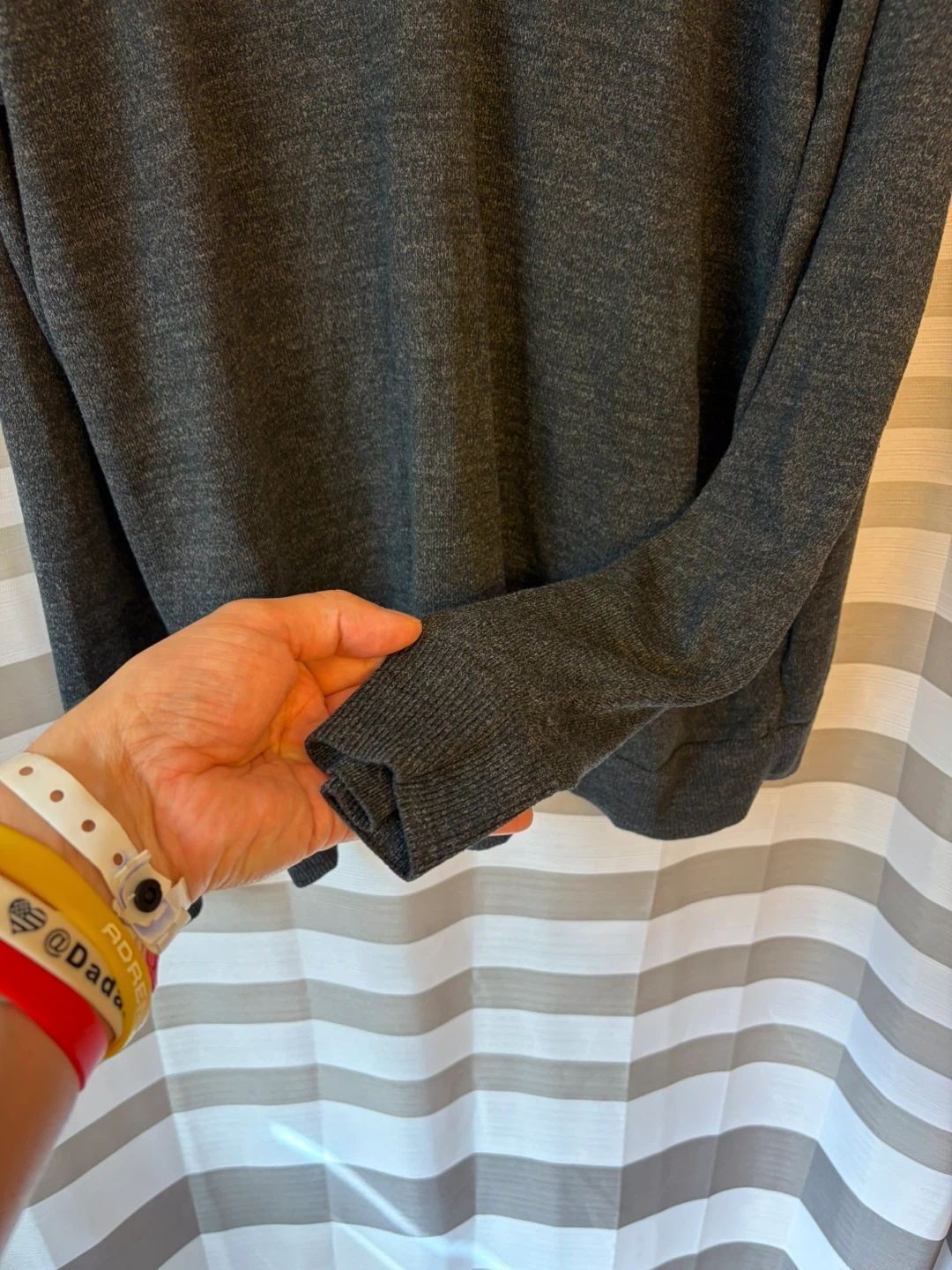 Old Navy Gray V-Neck Sweater - photo 3