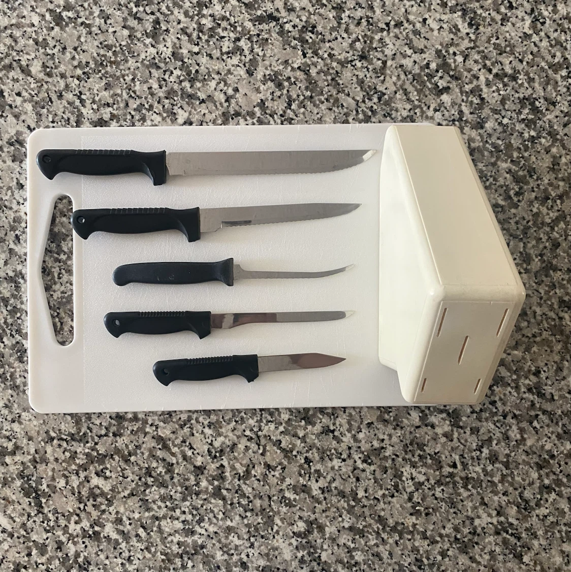 5-Piece Knife Set + White Plastic Cutting Board