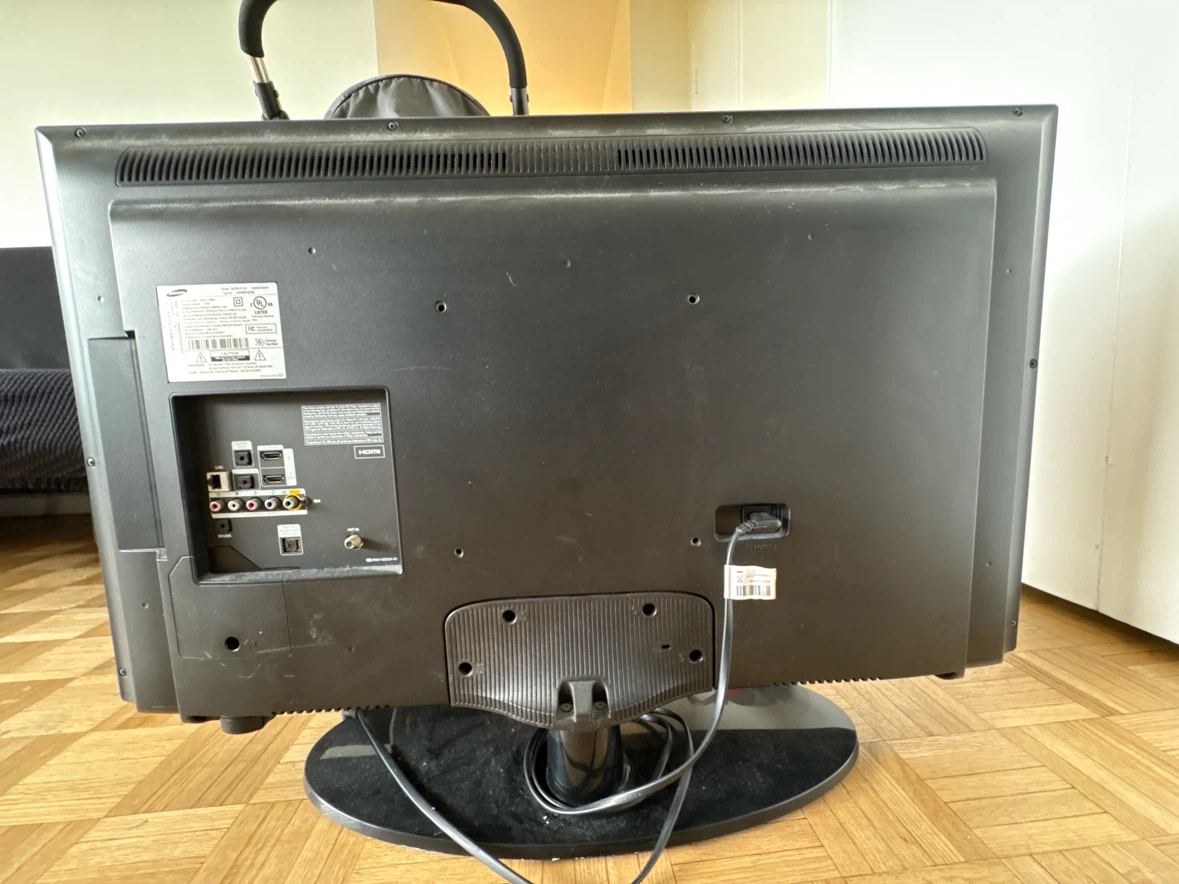 Samsung 40-inch LED Television - photo 2