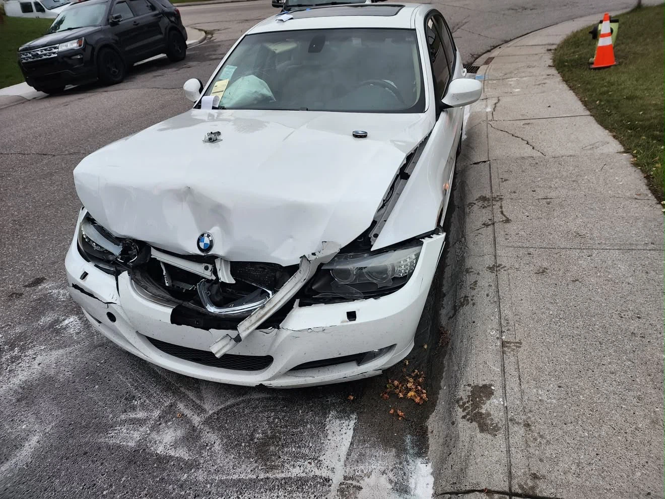 White BMW 328i Sedan - photo 4