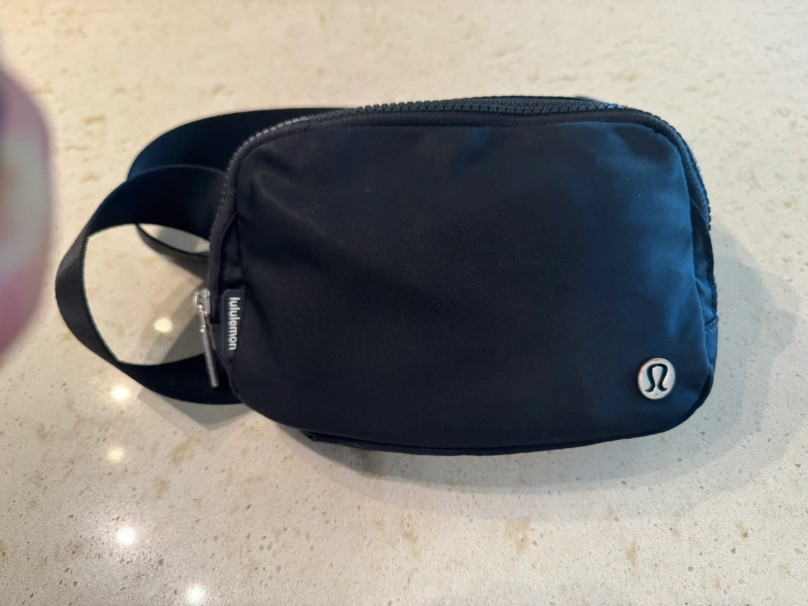 Lululemon Everywhere Belt Bag - Black