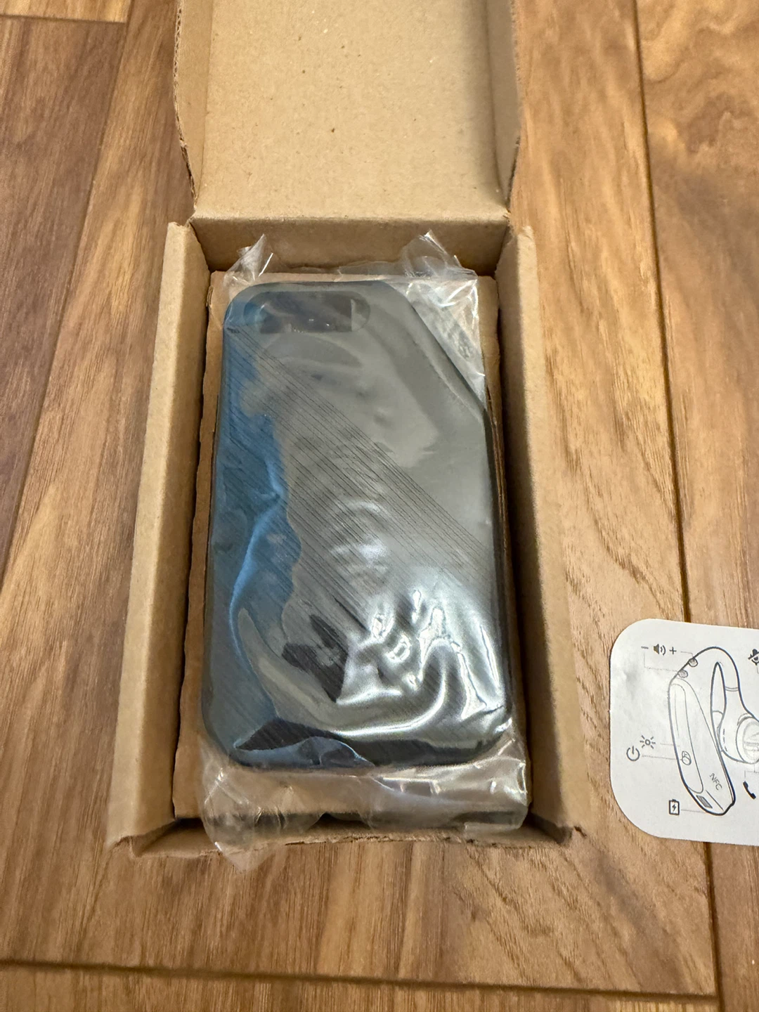 Brand New! Plantronics Voyager 5200 UC Bluetooth Headset - photo 2