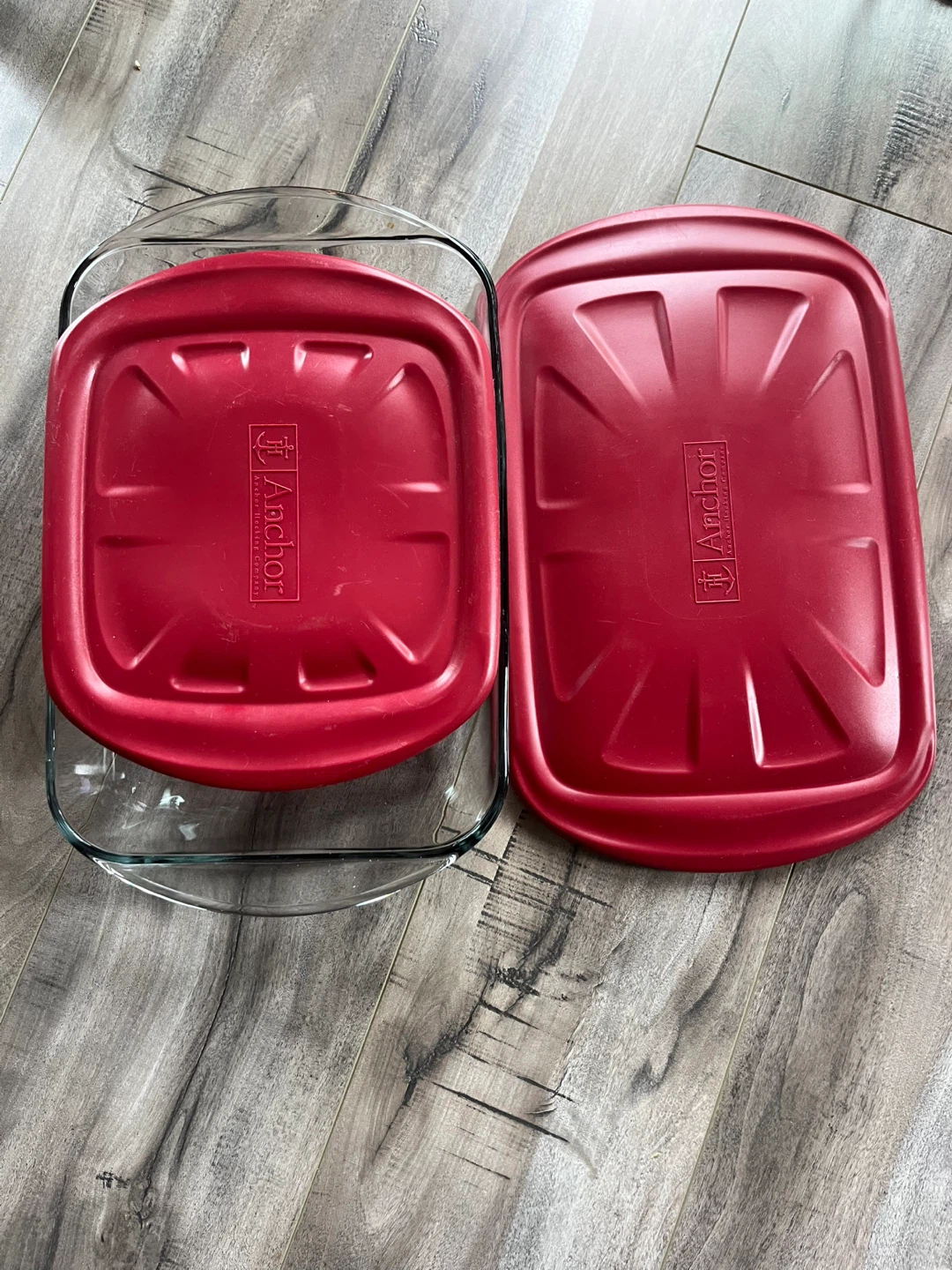 New with tags: Made in USA 2 glass bakeware with lids