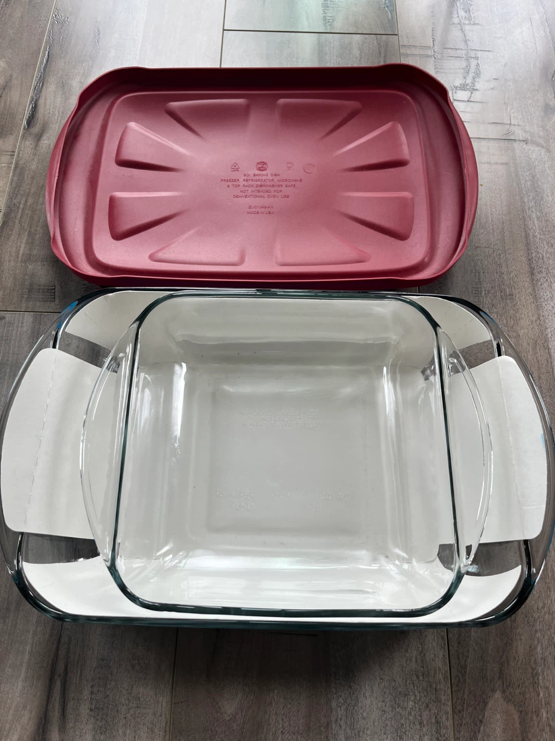 New with tags: Made in USA 2 glass bakeware with lids - photo 2