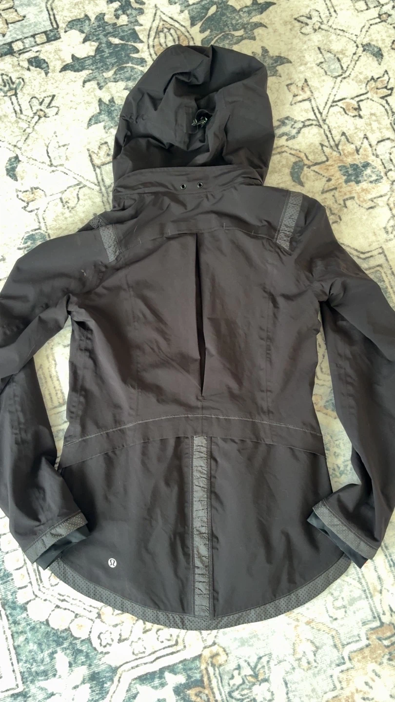 Lululemon Black Hooded Jacket - photo 2