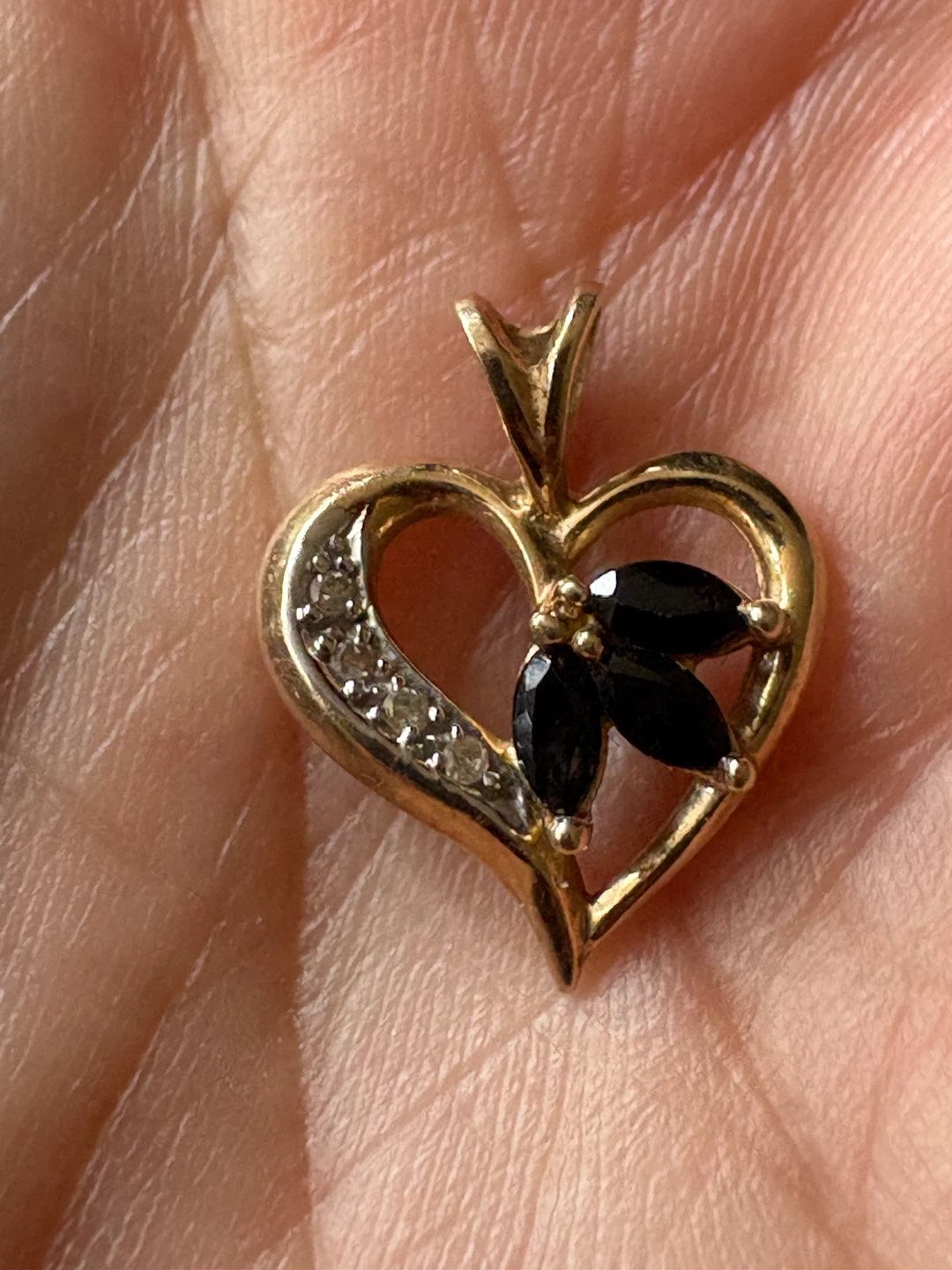 10K Gold Heart Pendant with Dark Gemstones - photo 3