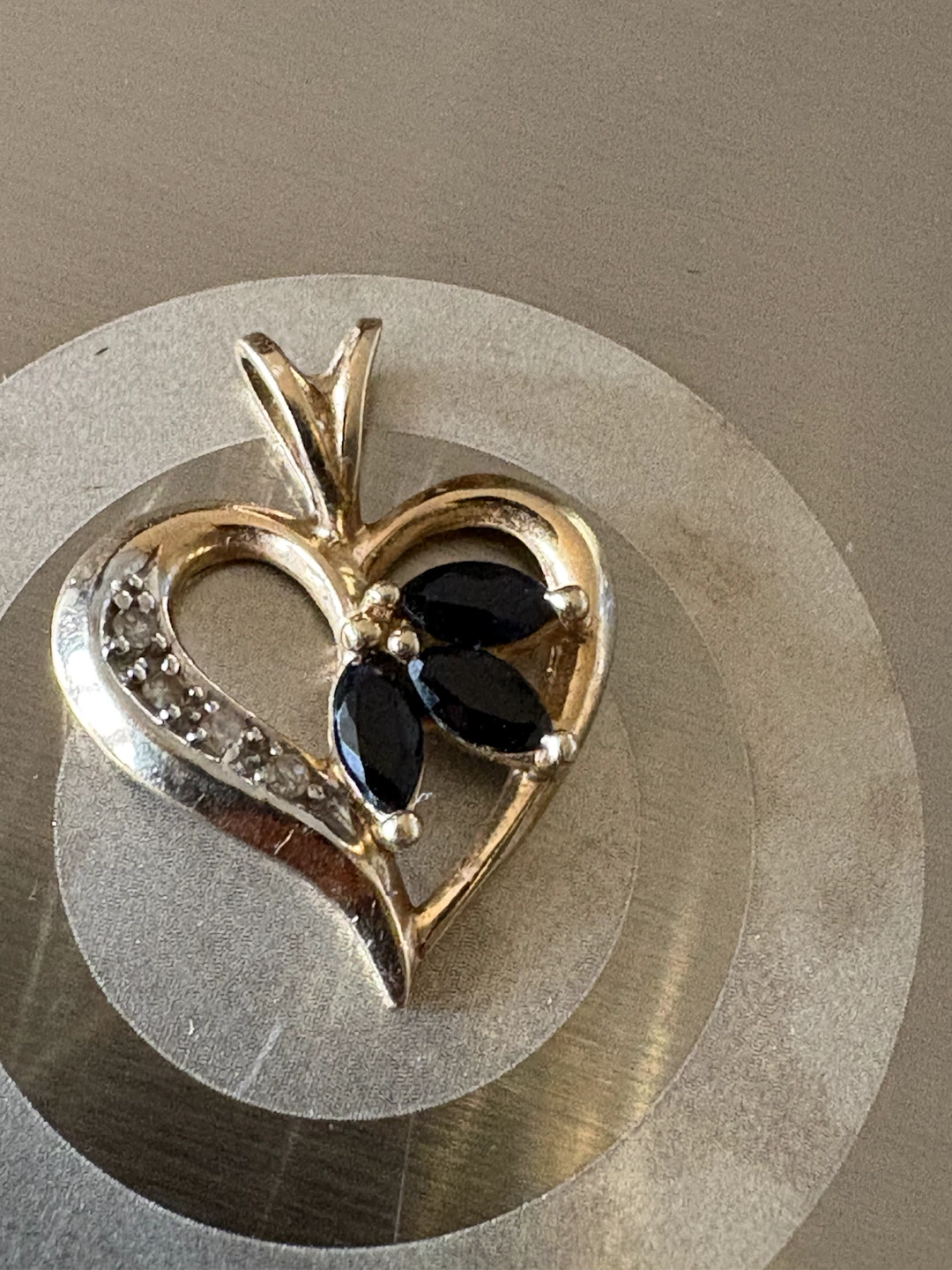 10K Gold Heart Pendant with Dark Gemstones - photo 4