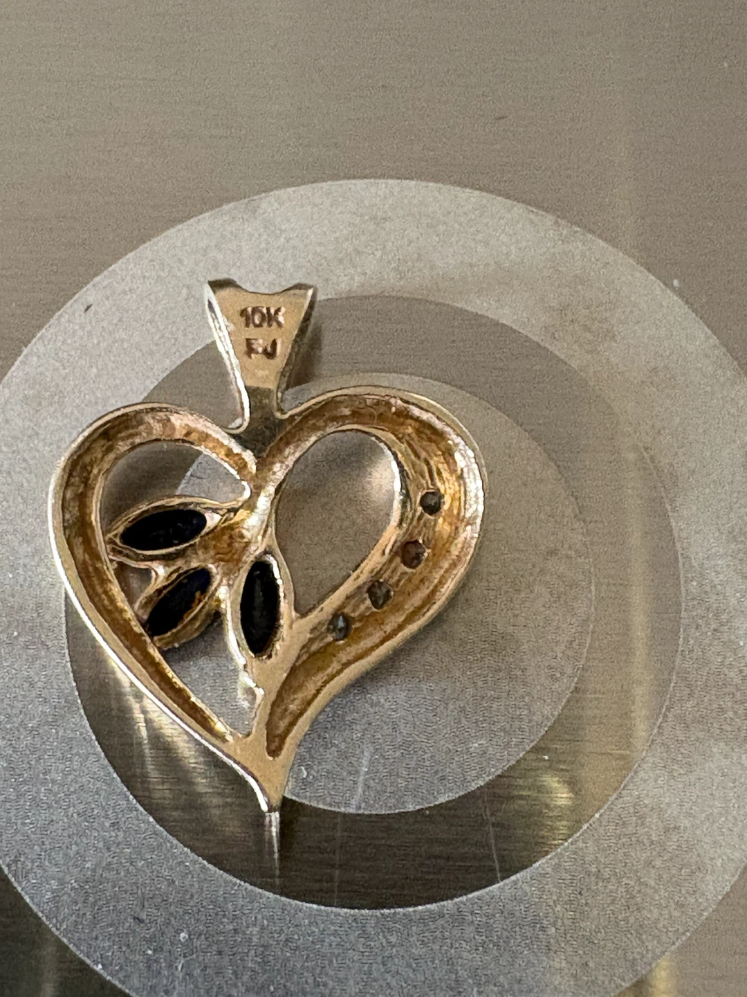10K Gold Heart Pendant with Dark Gemstones - photo 5