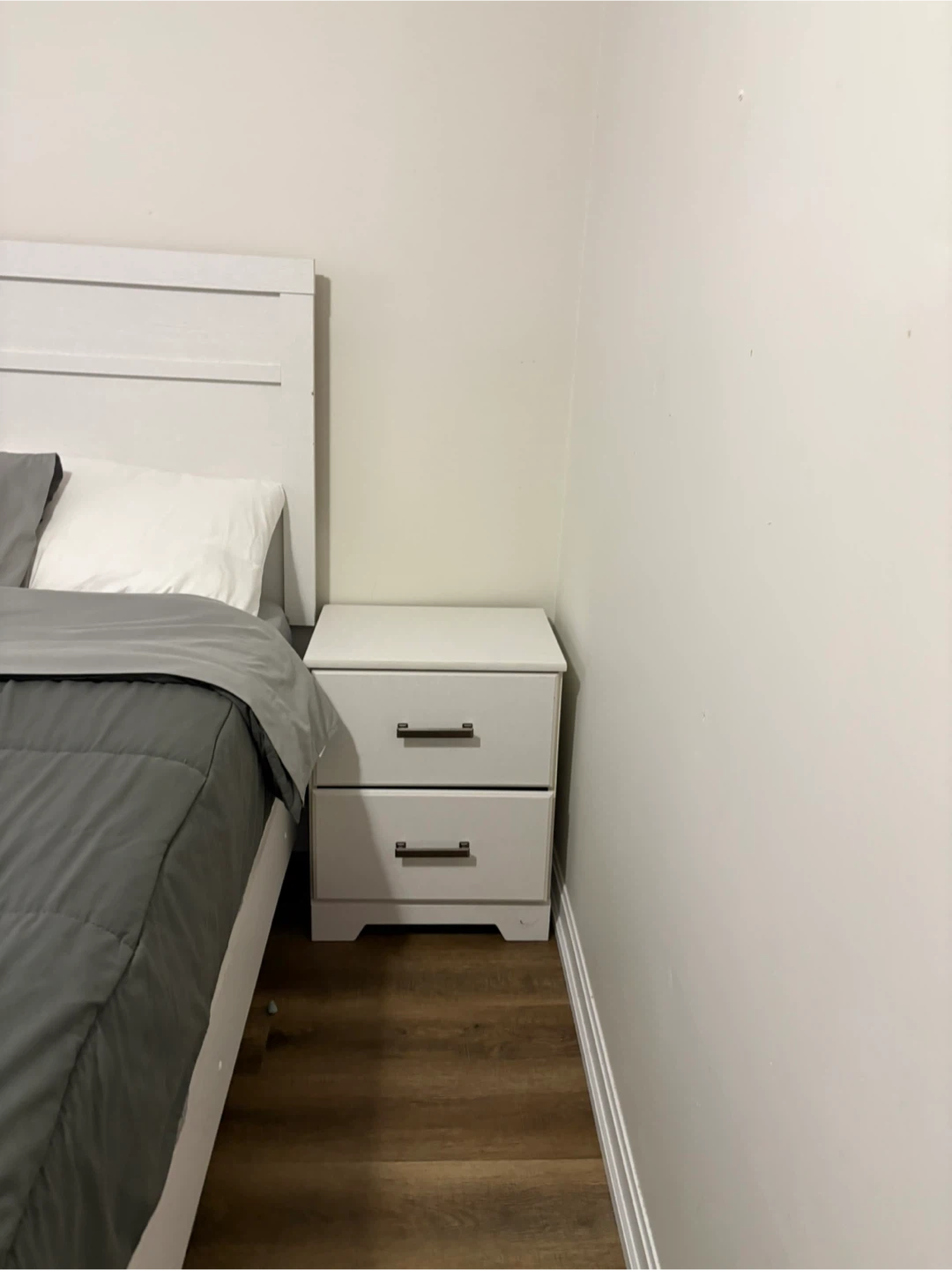 White Bedroom Set with Nightstands - photo 5