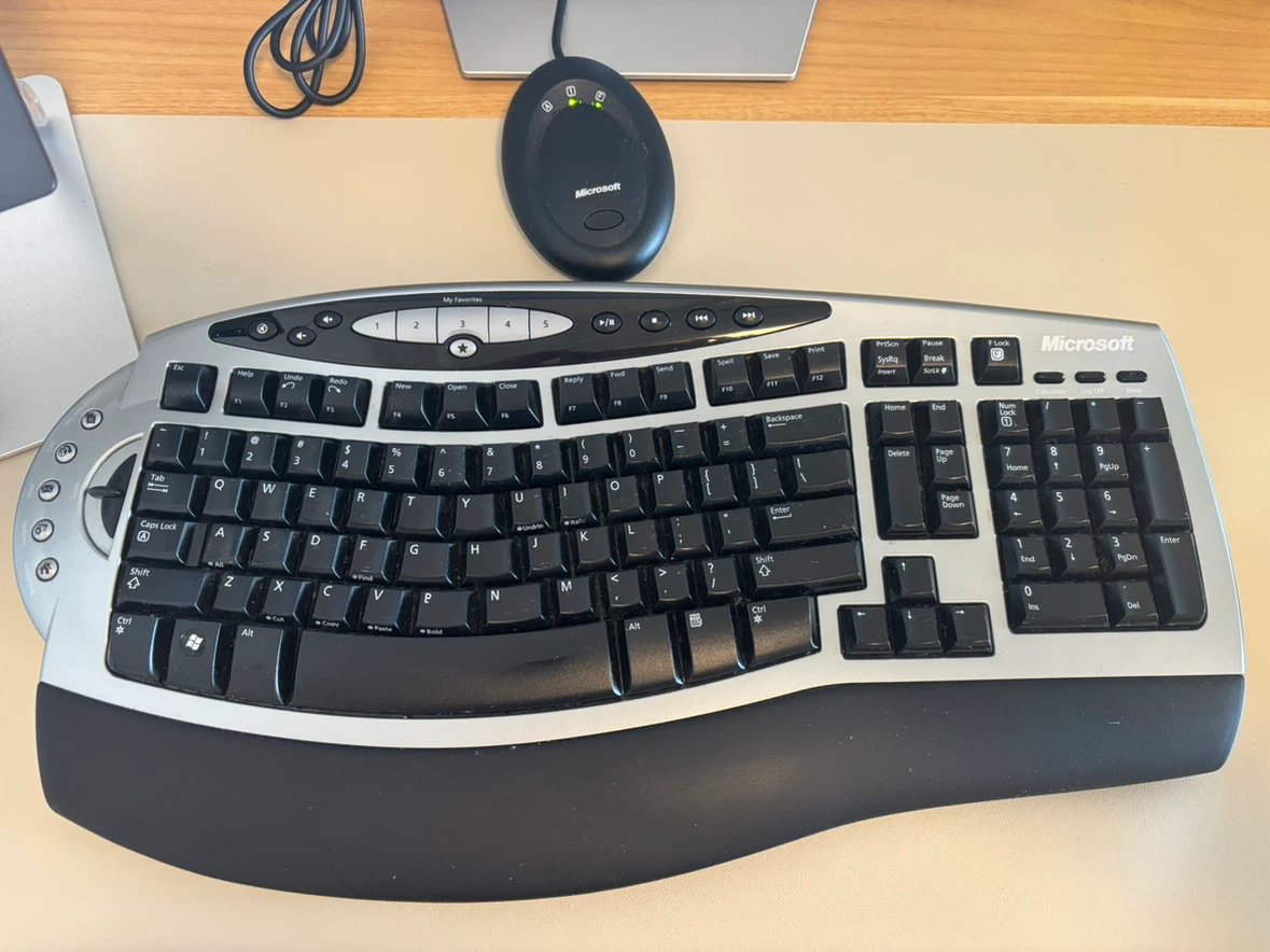 Microsoft Wireless Comfort Keyboard 4000
