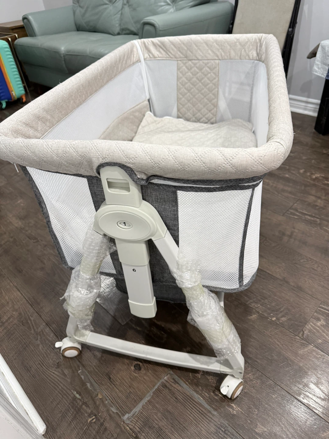 Baby Bassinet with Wheels - photo 3