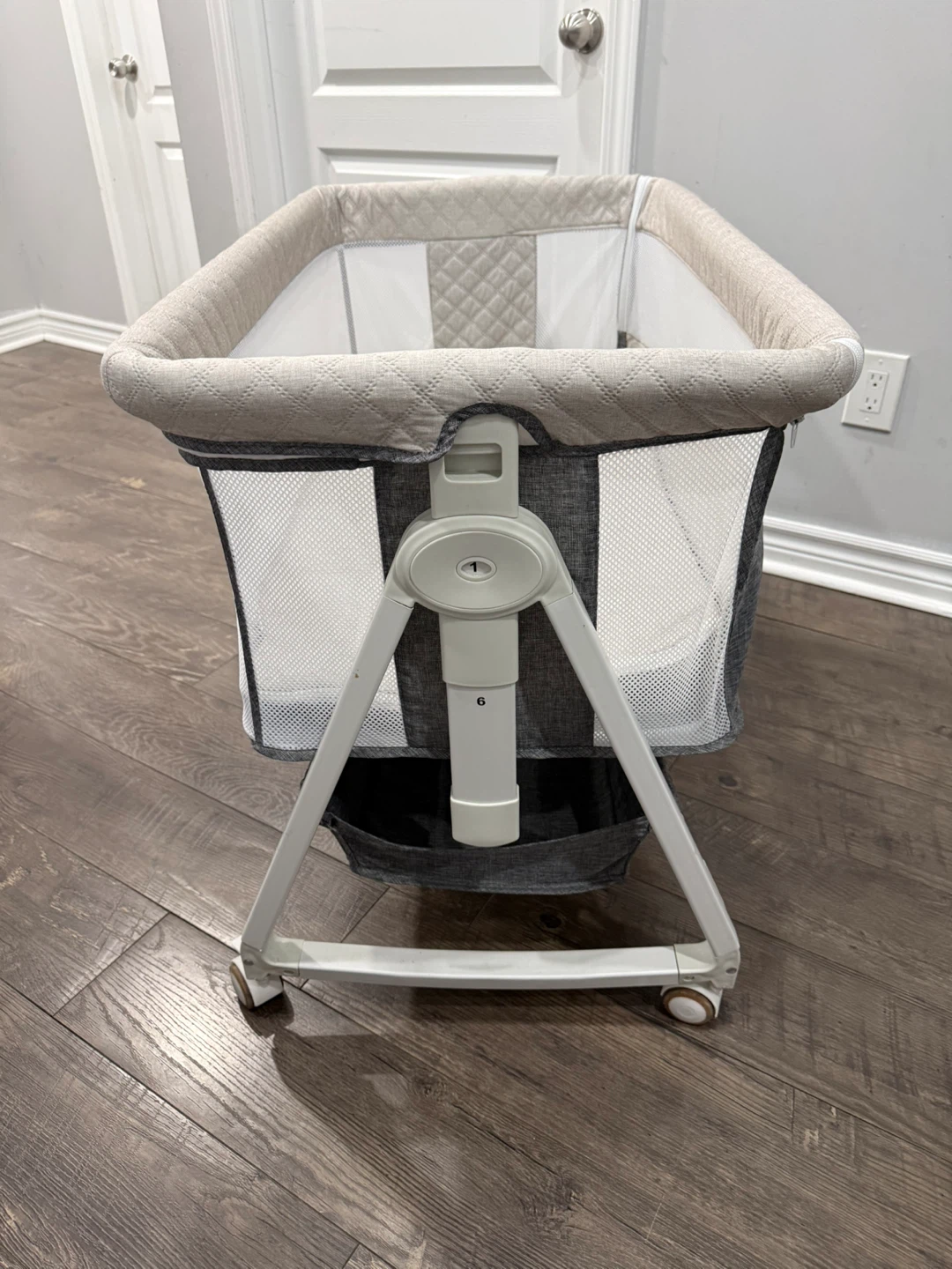 Baby Bassinet with Wheels - photo 4