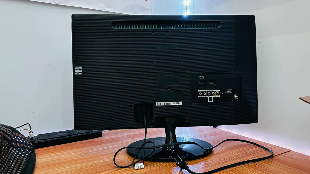Samsung 27 inch HD Monitor - photo 2