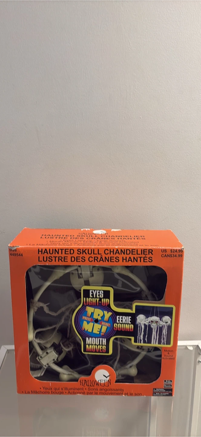 Haunted Skull Chandelier Halloween Decoration