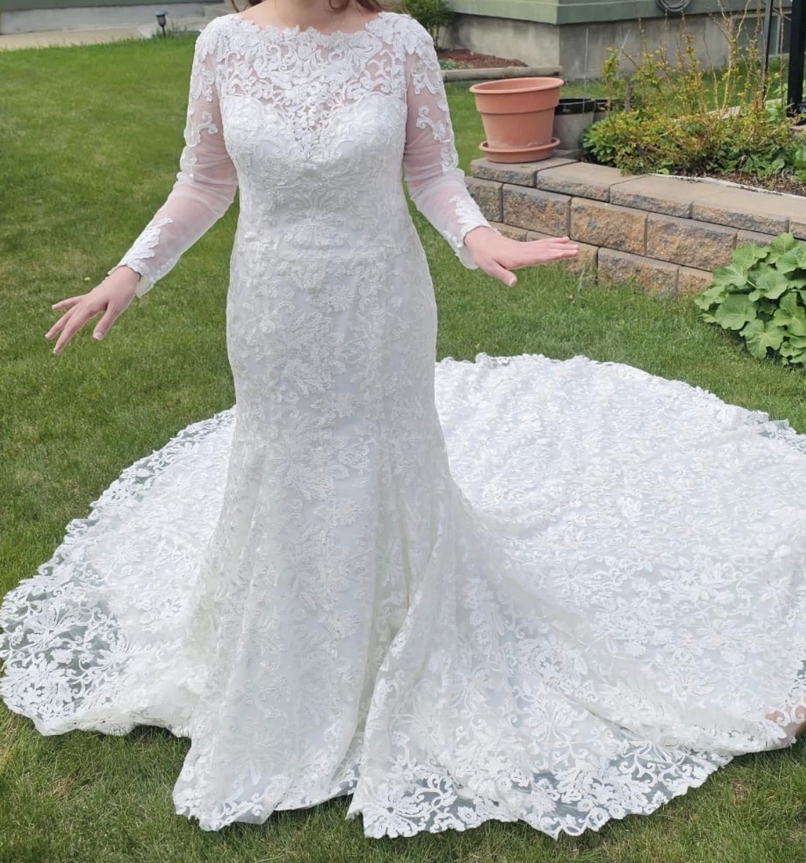 LC Fashion Lace Wedding Dress