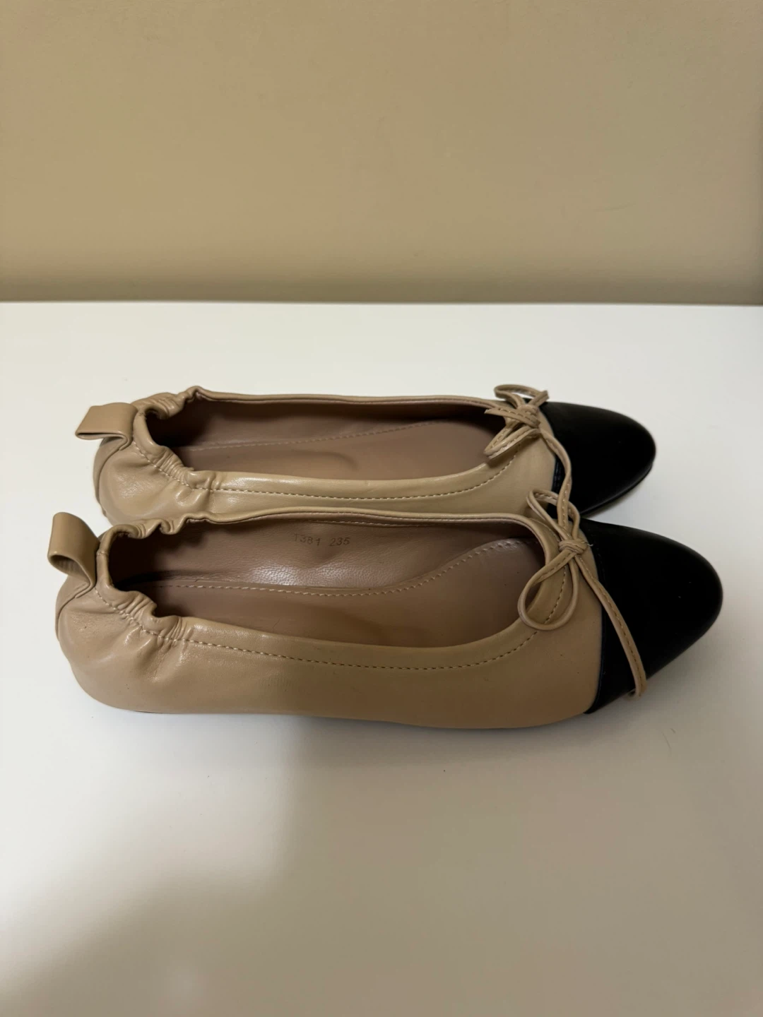 Two-tone beige and black ballet flats - photo 3