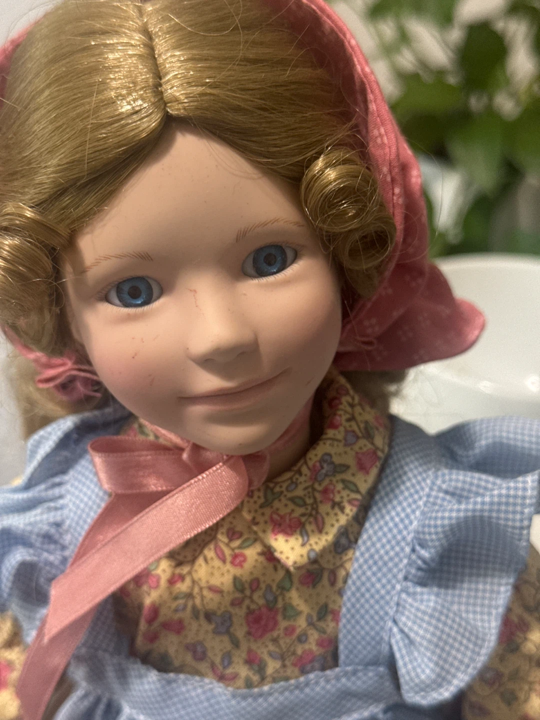 Mary Ingalls Collectible Porcelain Doll - photo 3