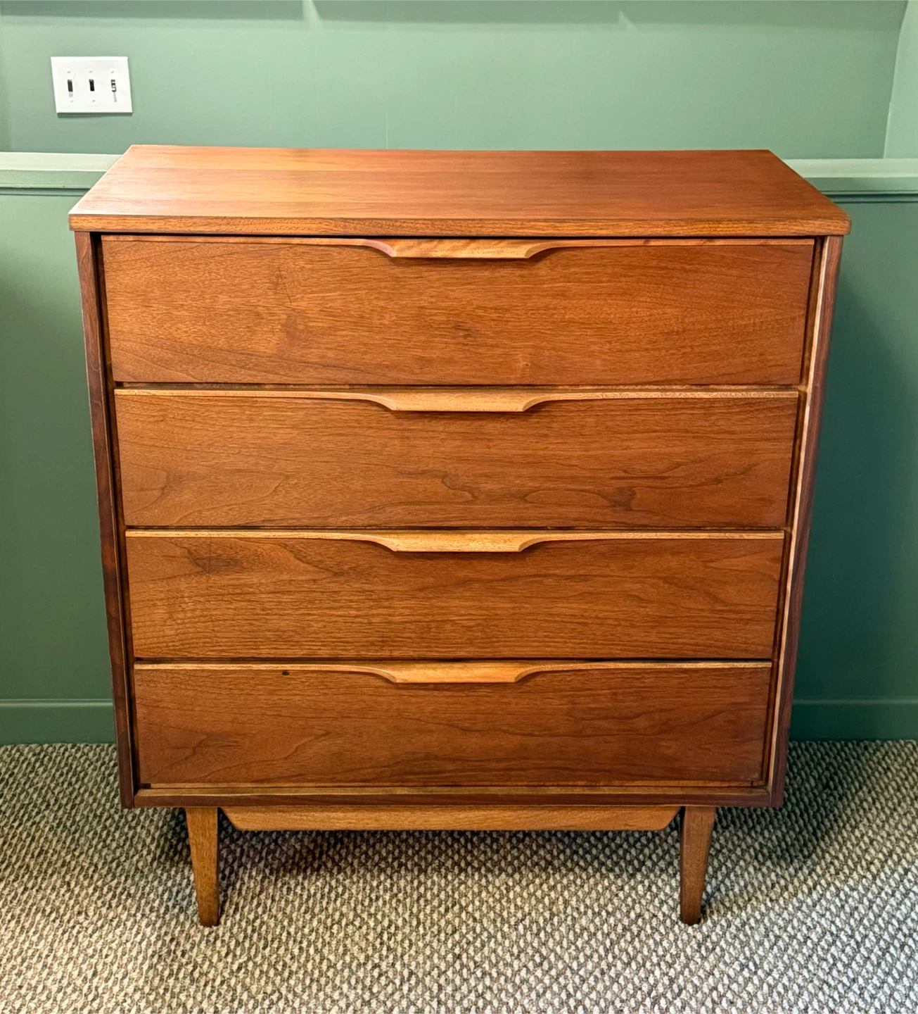 Mid-Century Modern 4-Drawer Dresser