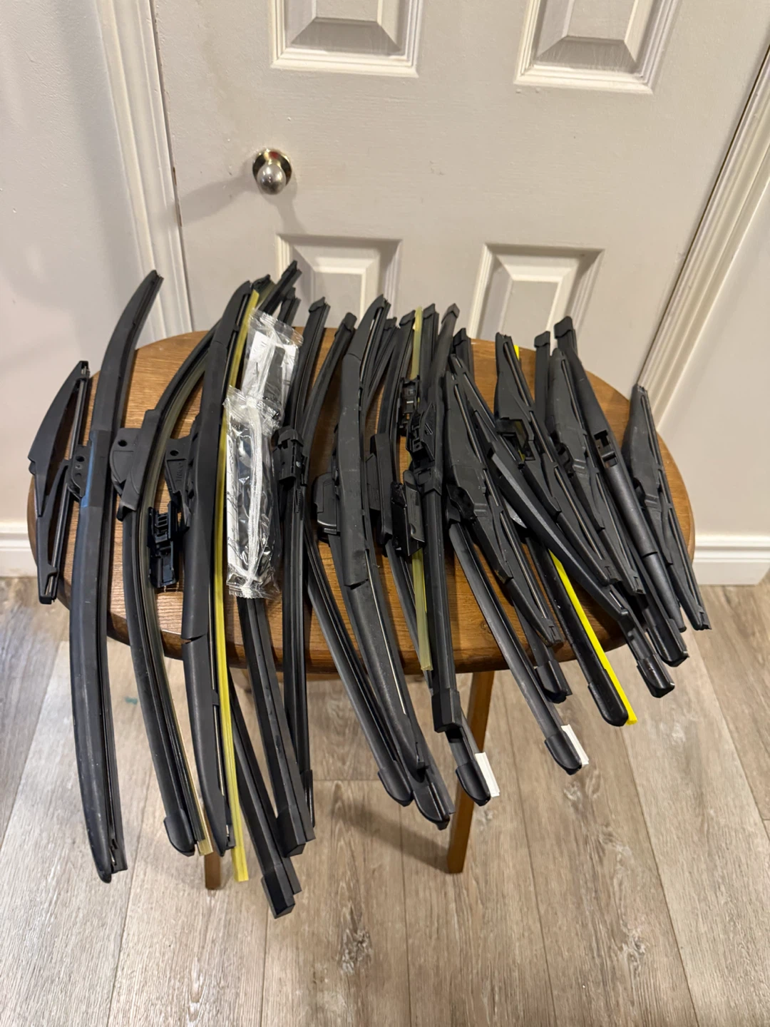 Assorted Vehicle Windshield Wiper Blades