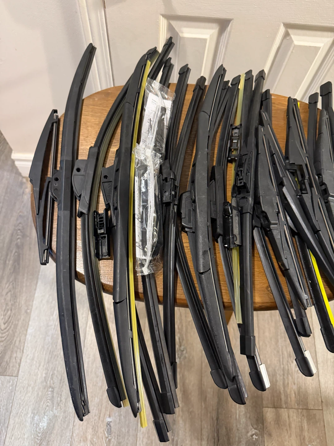 Assorted Vehicle Windshield Wiper Blades - photo 2