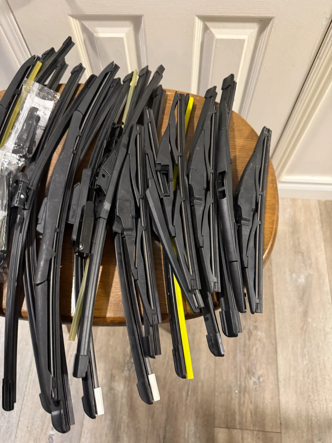 Assorted Vehicle Windshield Wiper Blades - photo 3