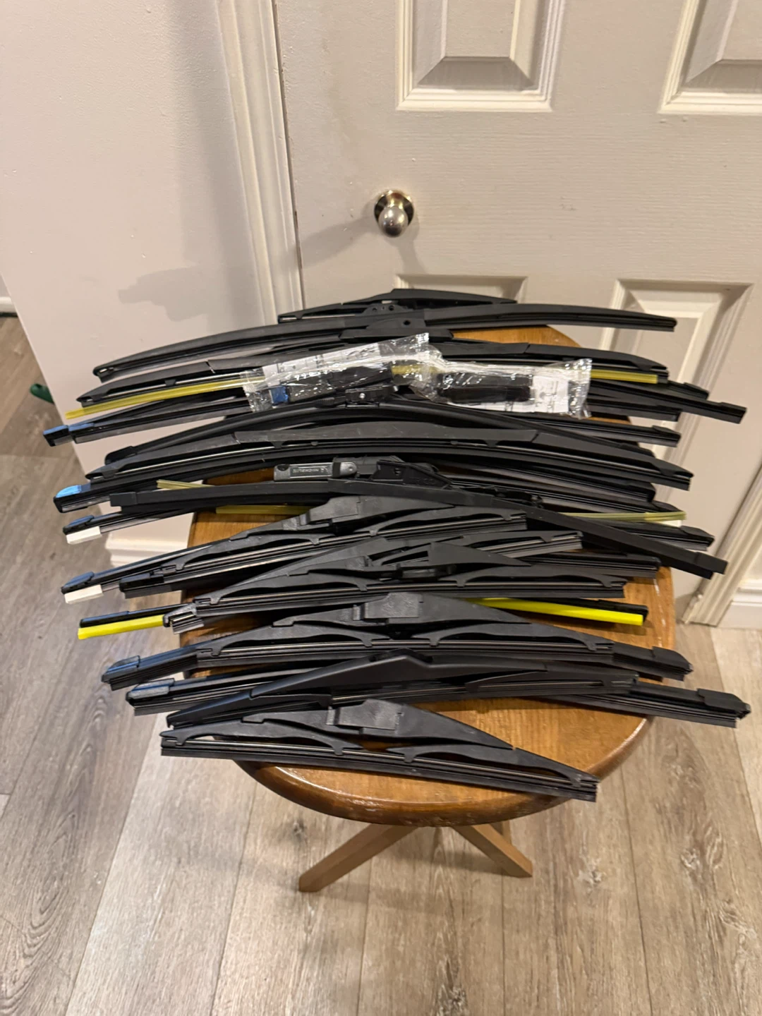 Assorted Vehicle Windshield Wiper Blades - photo 5