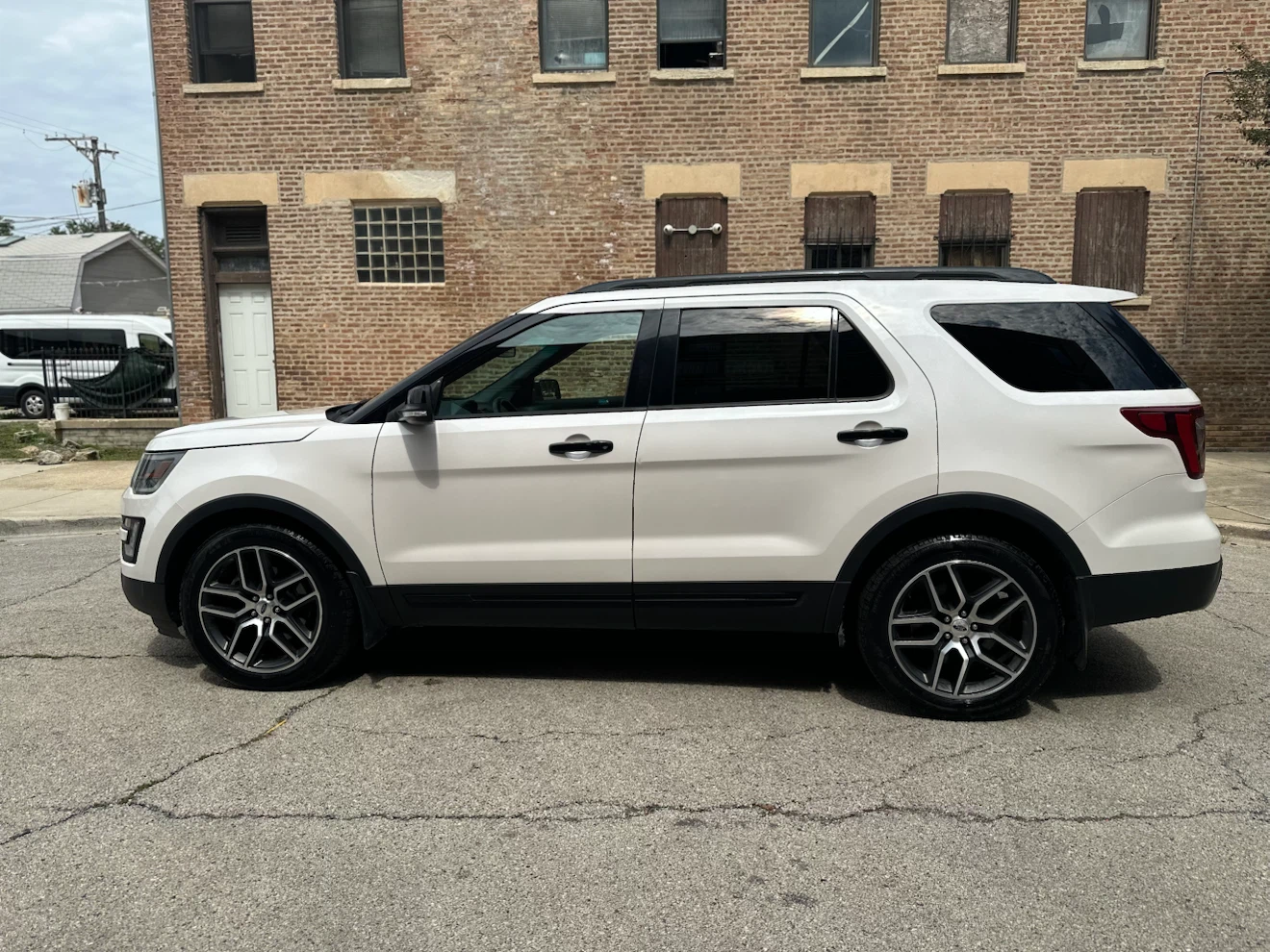 White Ford Explorer SUV - photo 5