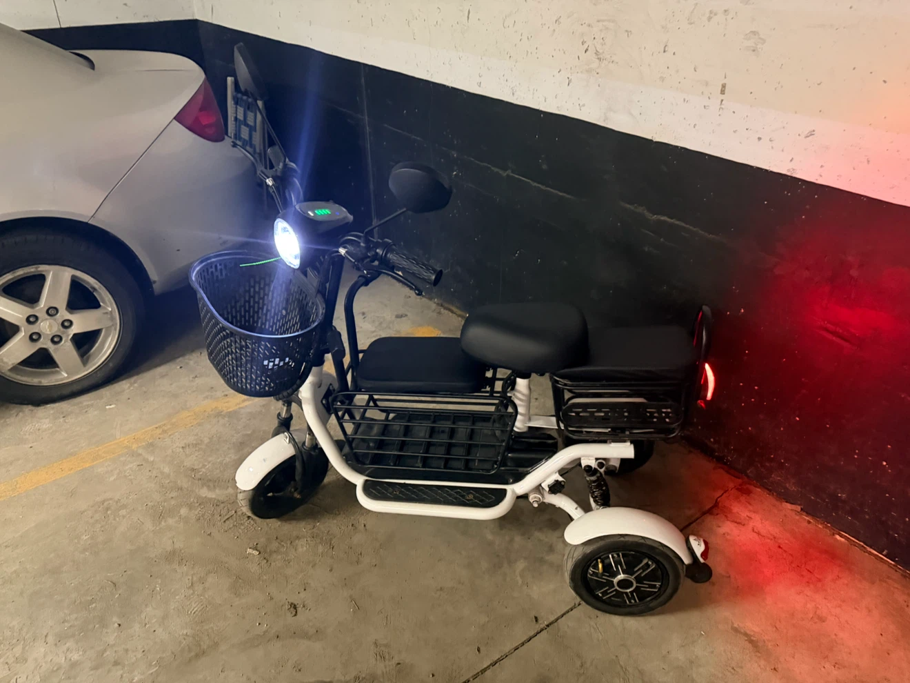 White Electric Tricycle Scooter - photo 2