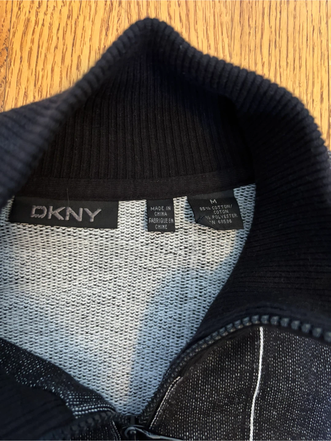 DKNY zip up sweater size M - photo 2
