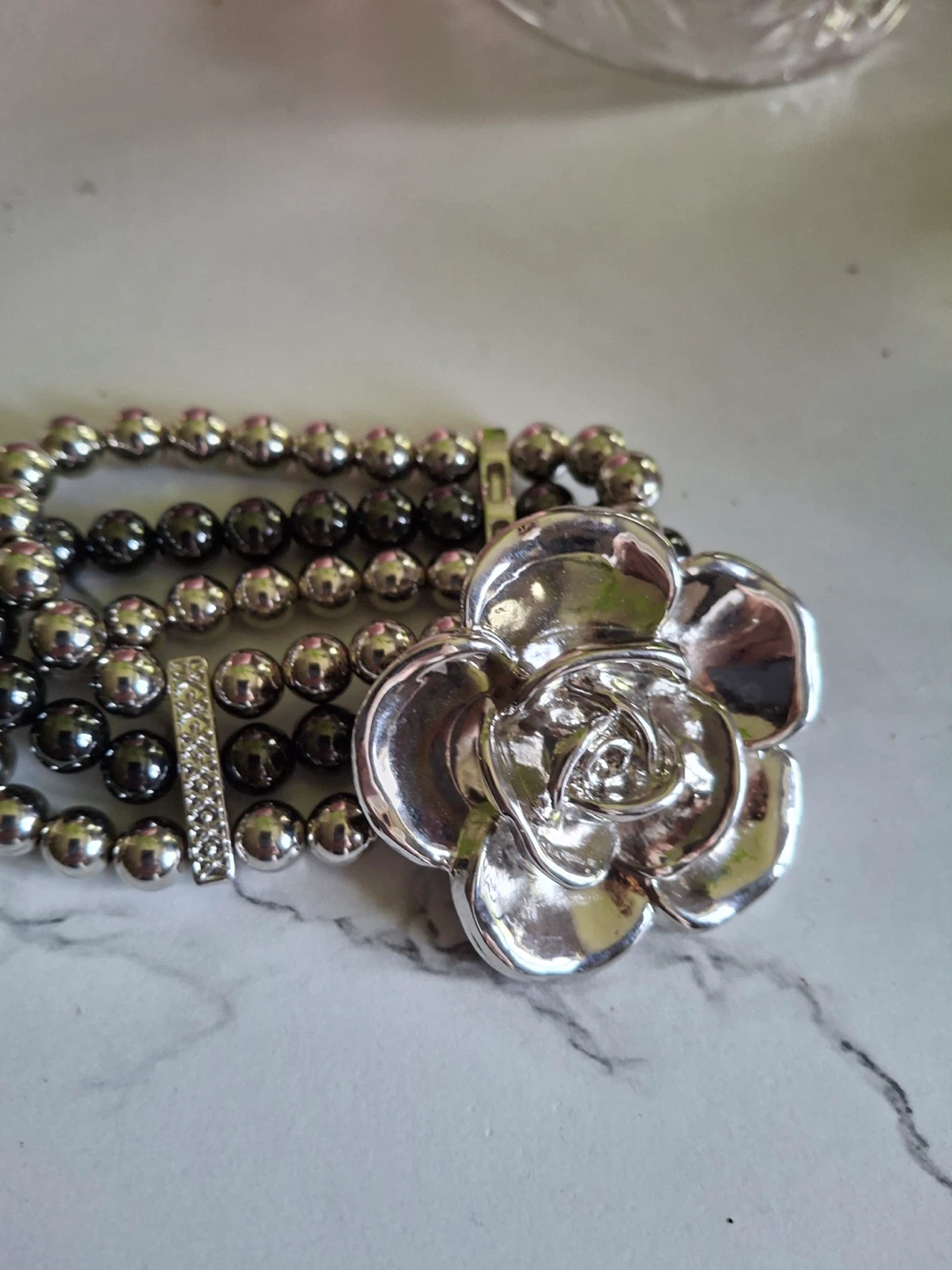 Silver-tone flower bead bracelet