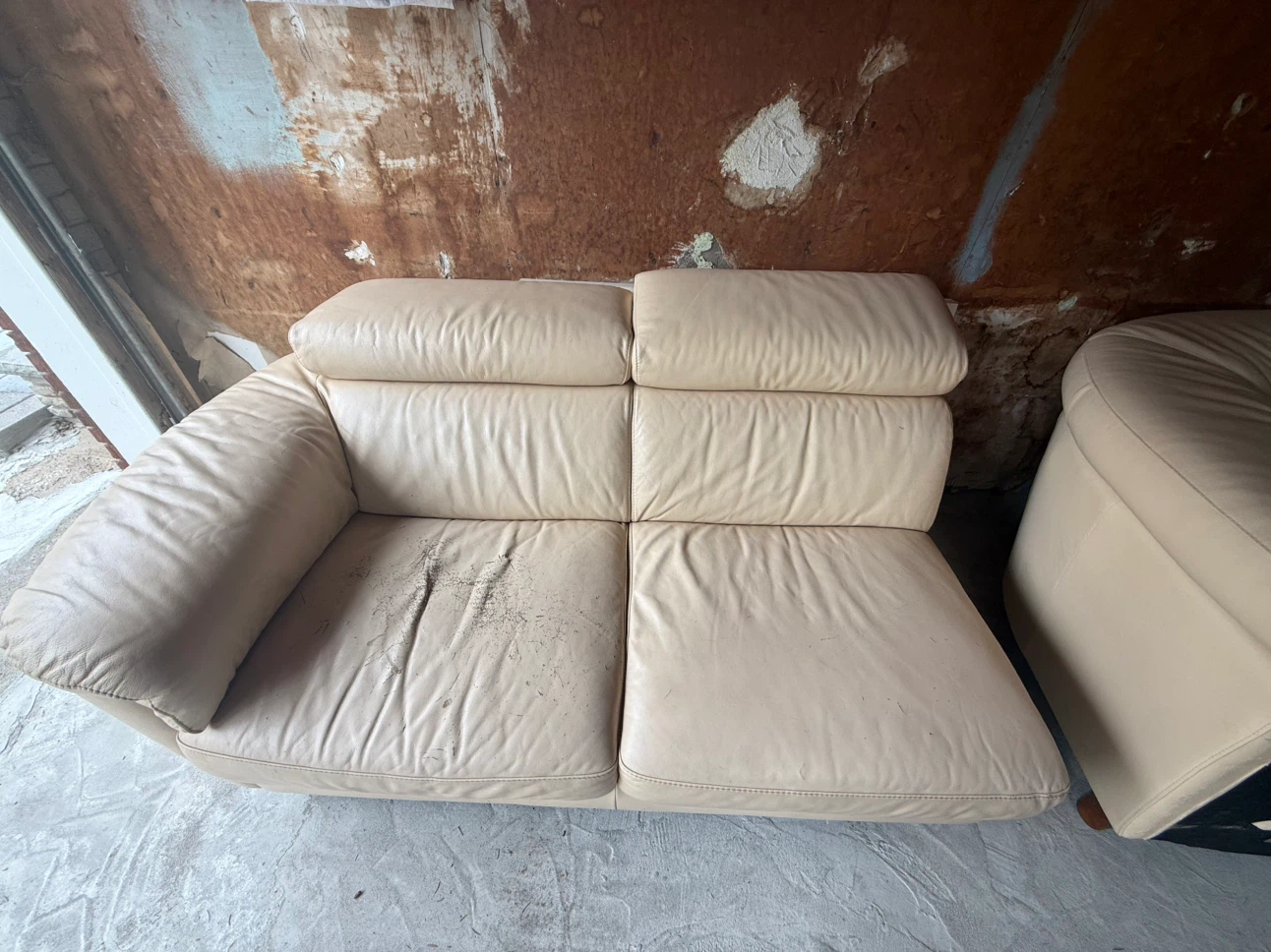 Couch - photo 2