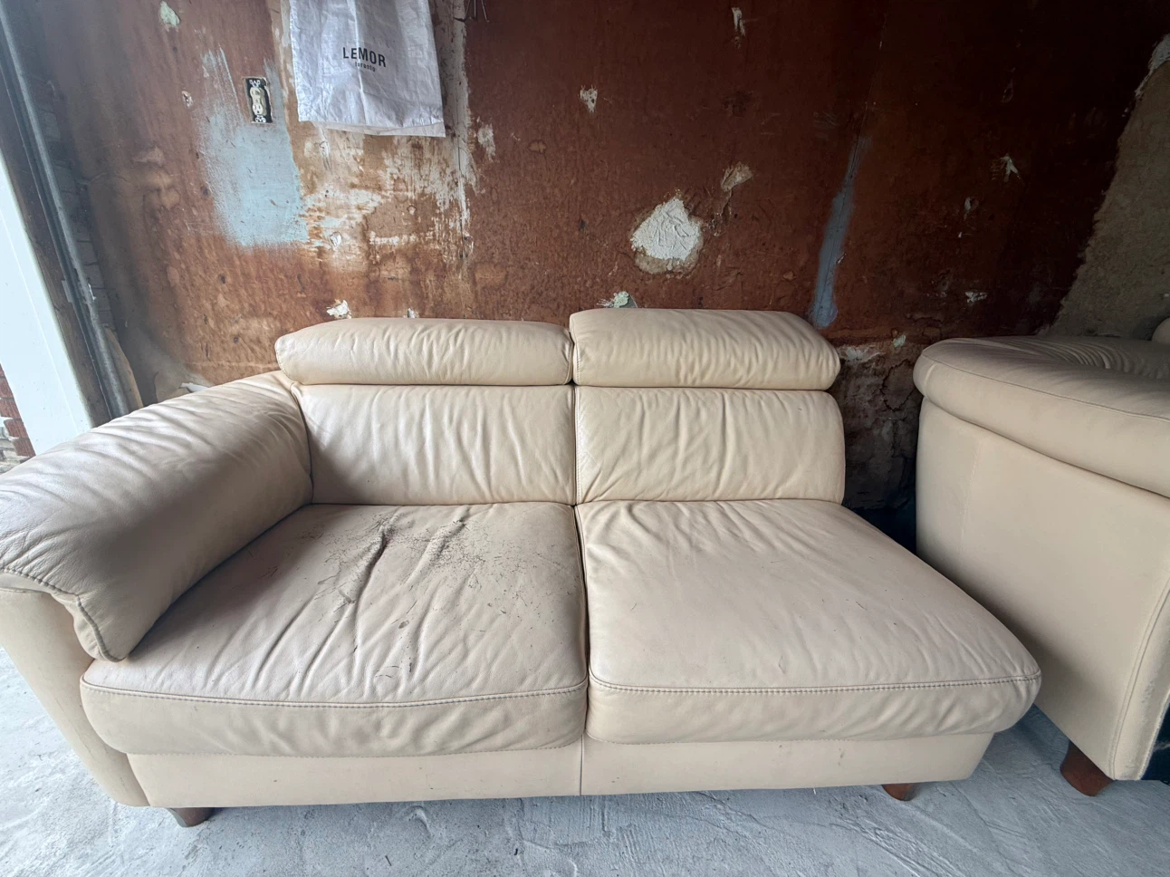 Couch - photo 3