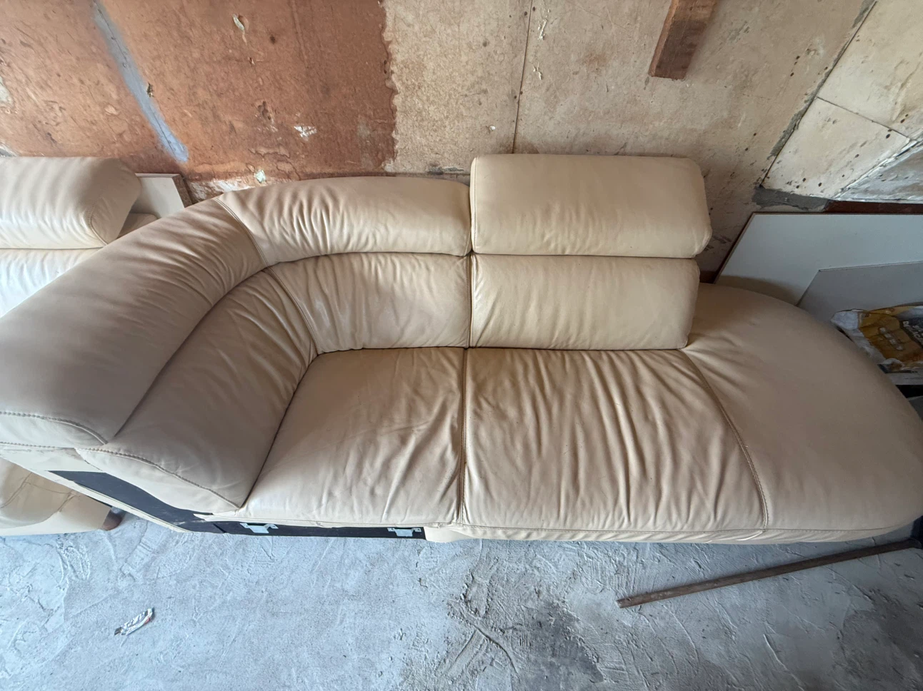 Couch - photo 4