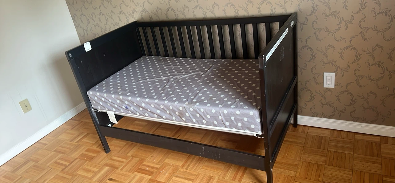 Black Wooden Toddler Bed - photo 2
