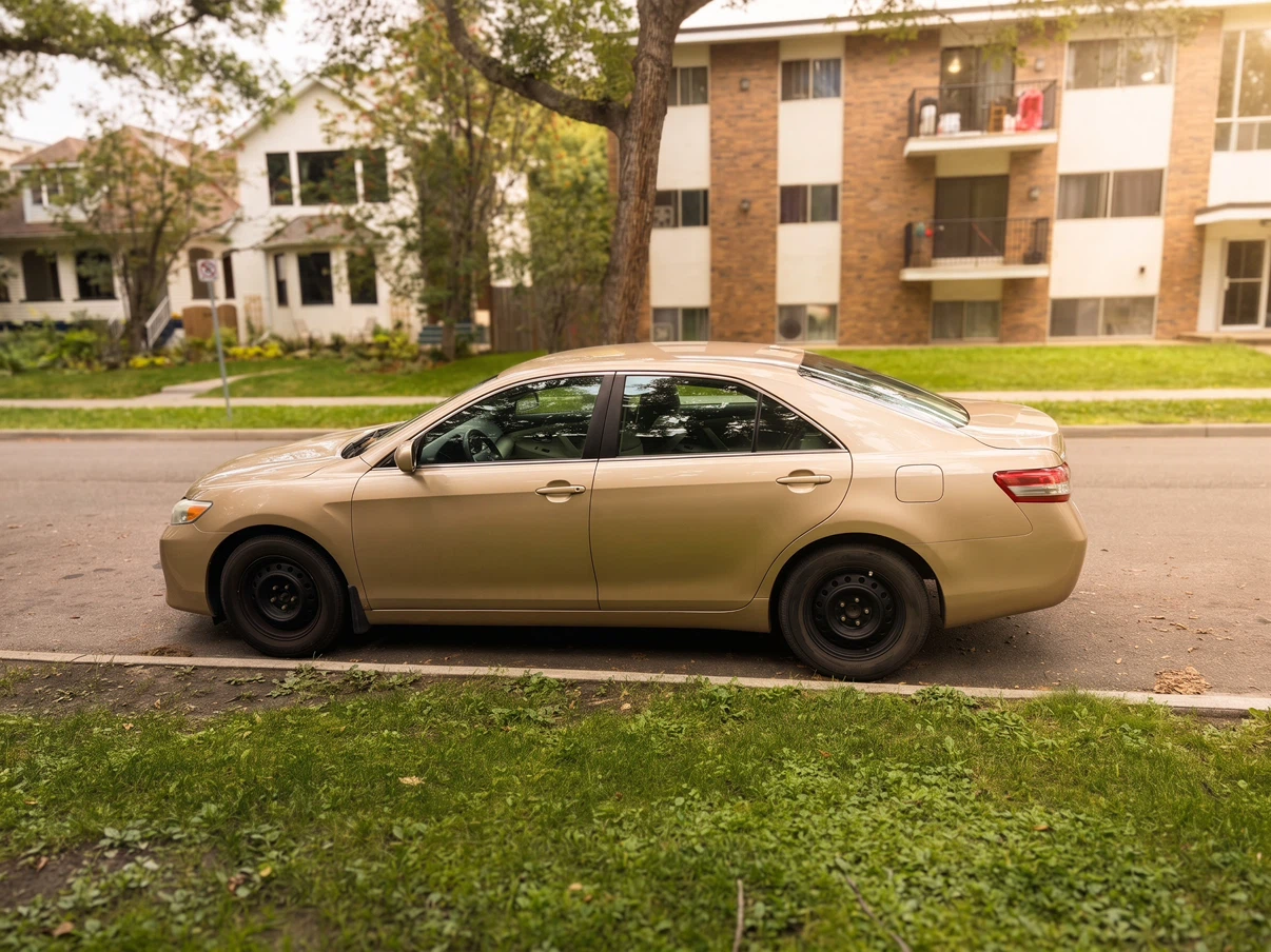 2010 Toyota Camry LE – Well Maintained