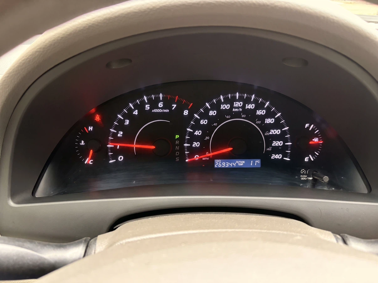 2010 Toyota Camry LE – Well Maintained - photo 5