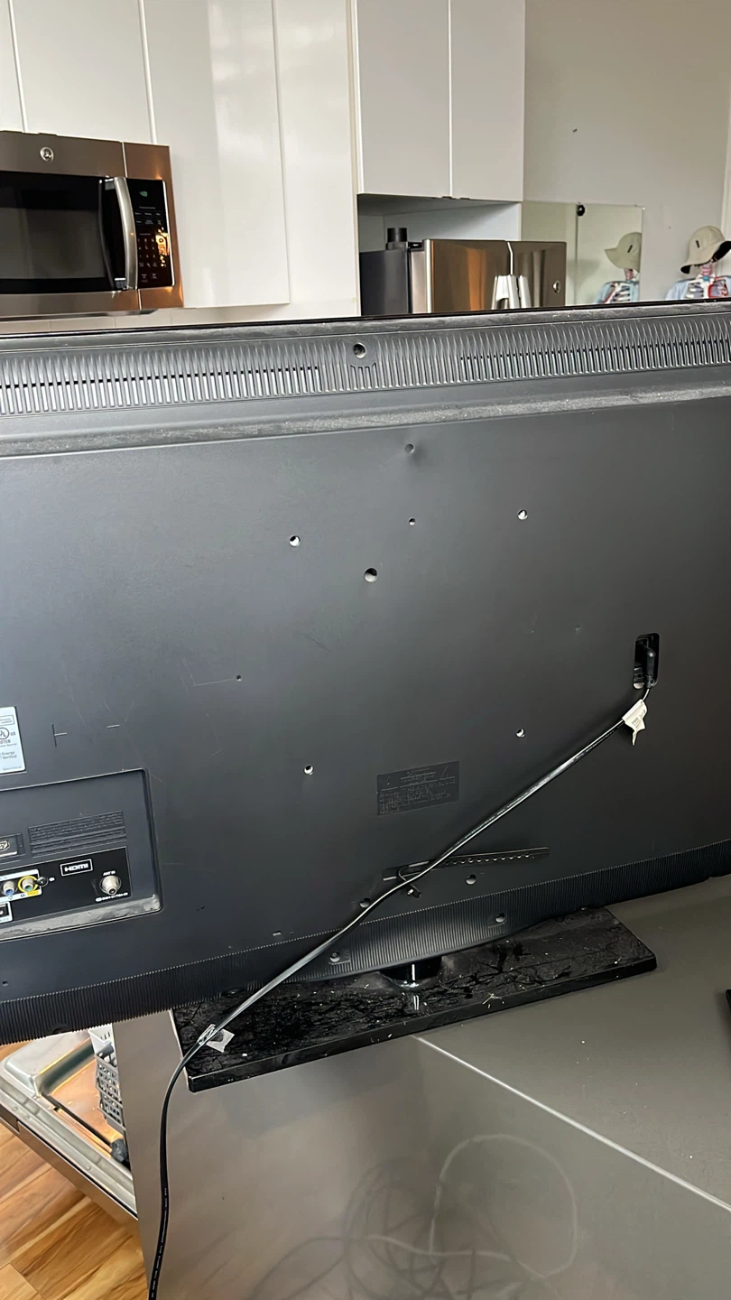 Free 40” flatscreen TV - photo 4